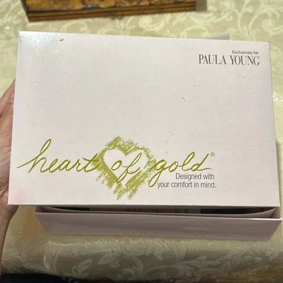 Paula Young Wig New in Box Color 44, Size A Heart of Gold